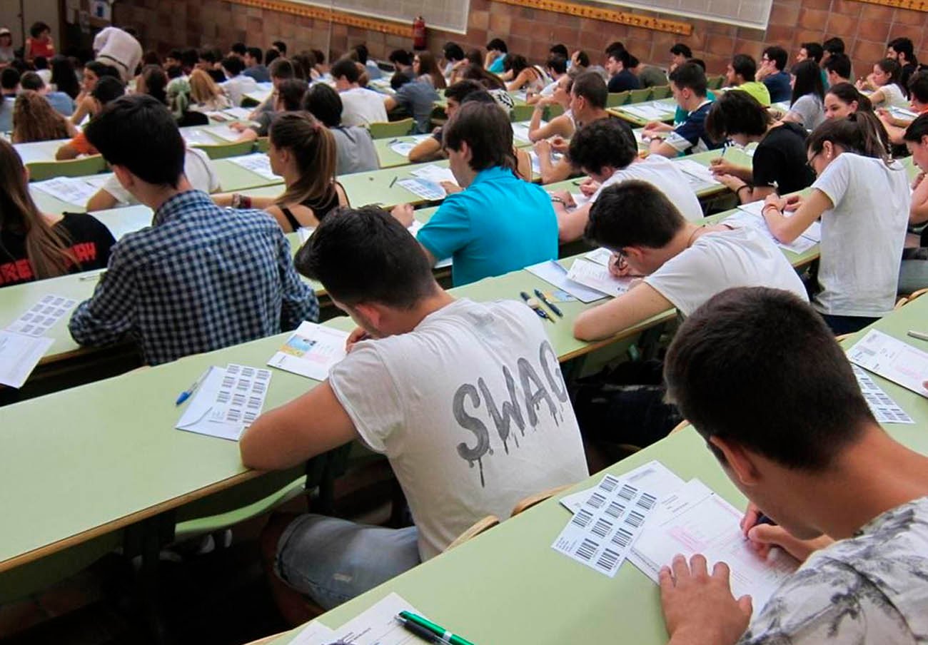 El Govern reduce el coste de los créditos en las universidades públicas